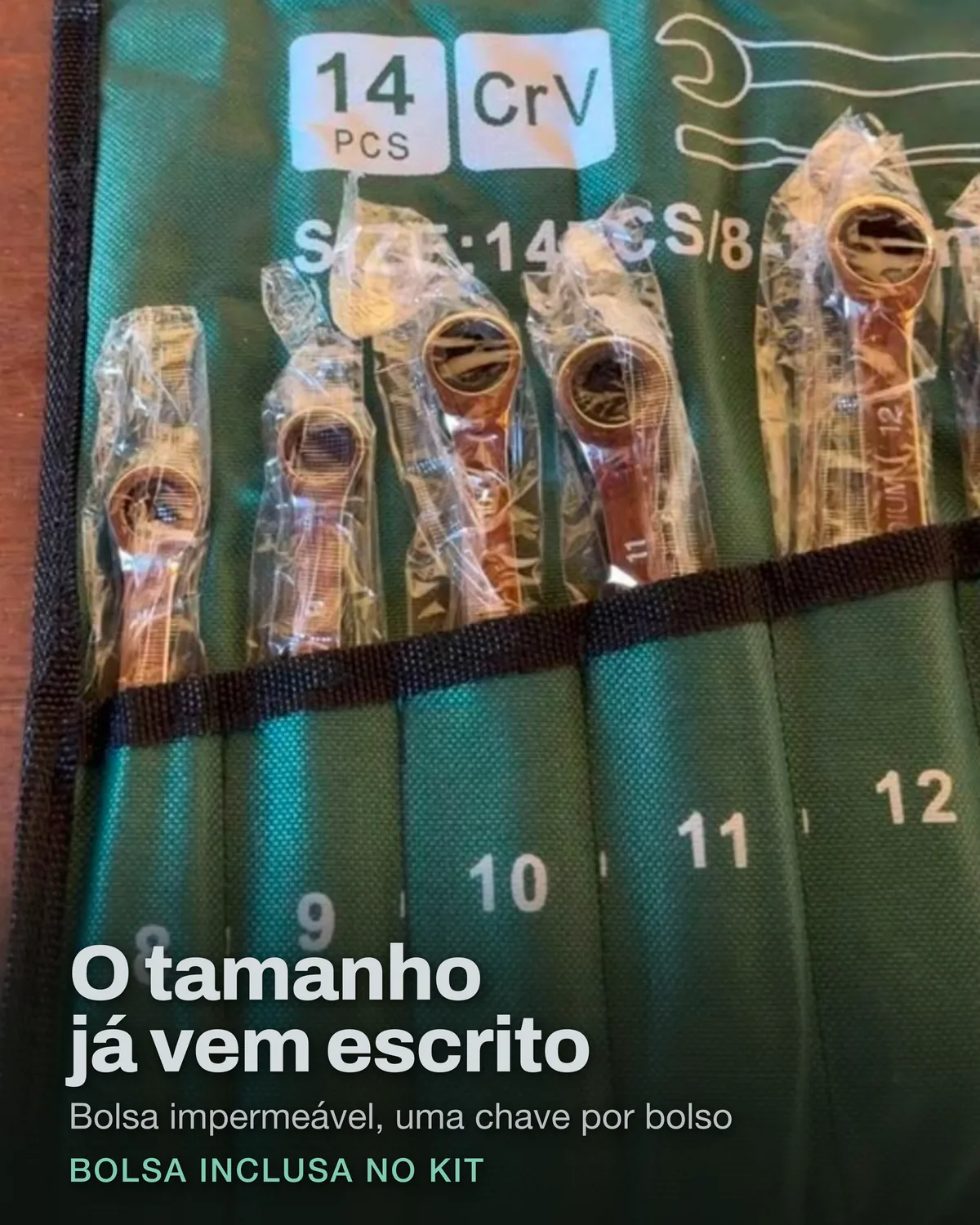 Bolsa verde do jogo aberta, com as chaves encaixadas nos bolsos e o tamanho de cada uma impresso na lona.