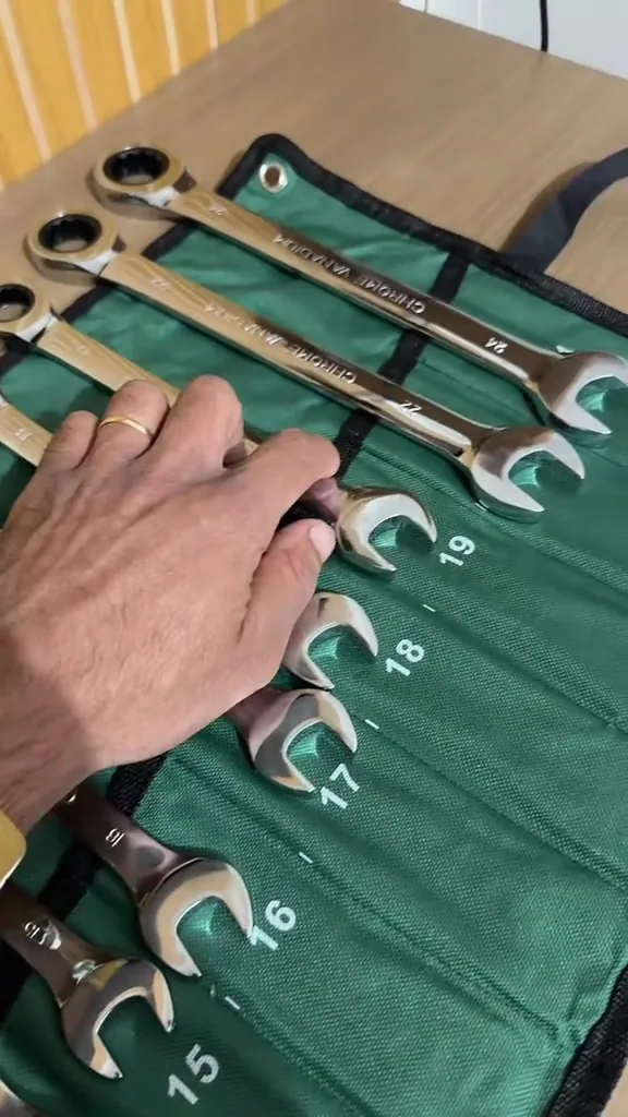 Cada chave no seu bolso, com o tamanho marcado na bolsa